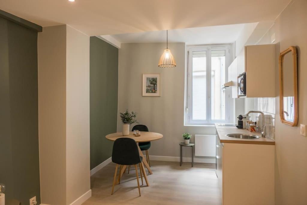 Bel Appartement Idealement Situe Orléans Exterior photo
